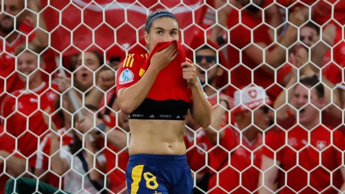 Mariona Caldentey se lamenta tras el penalti que falló ante Suiza en los cuartos de final de la Eurocopa femenina.