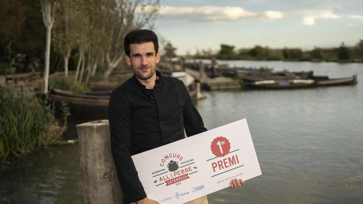 Aitor Martínez, del restaurante Can Ros, gana el III Concurso Internacional y Profesional d’All i Pebre de Catarroja