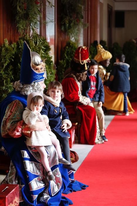 Recepción a los Reyes Magos en el Teatro Campoamor