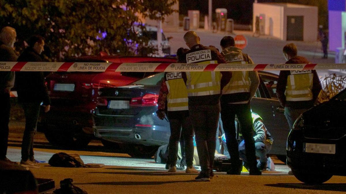 Operativo policial tras el asesinato a tiros de un ciudadano francés en Marbella, el pasado diciembre.