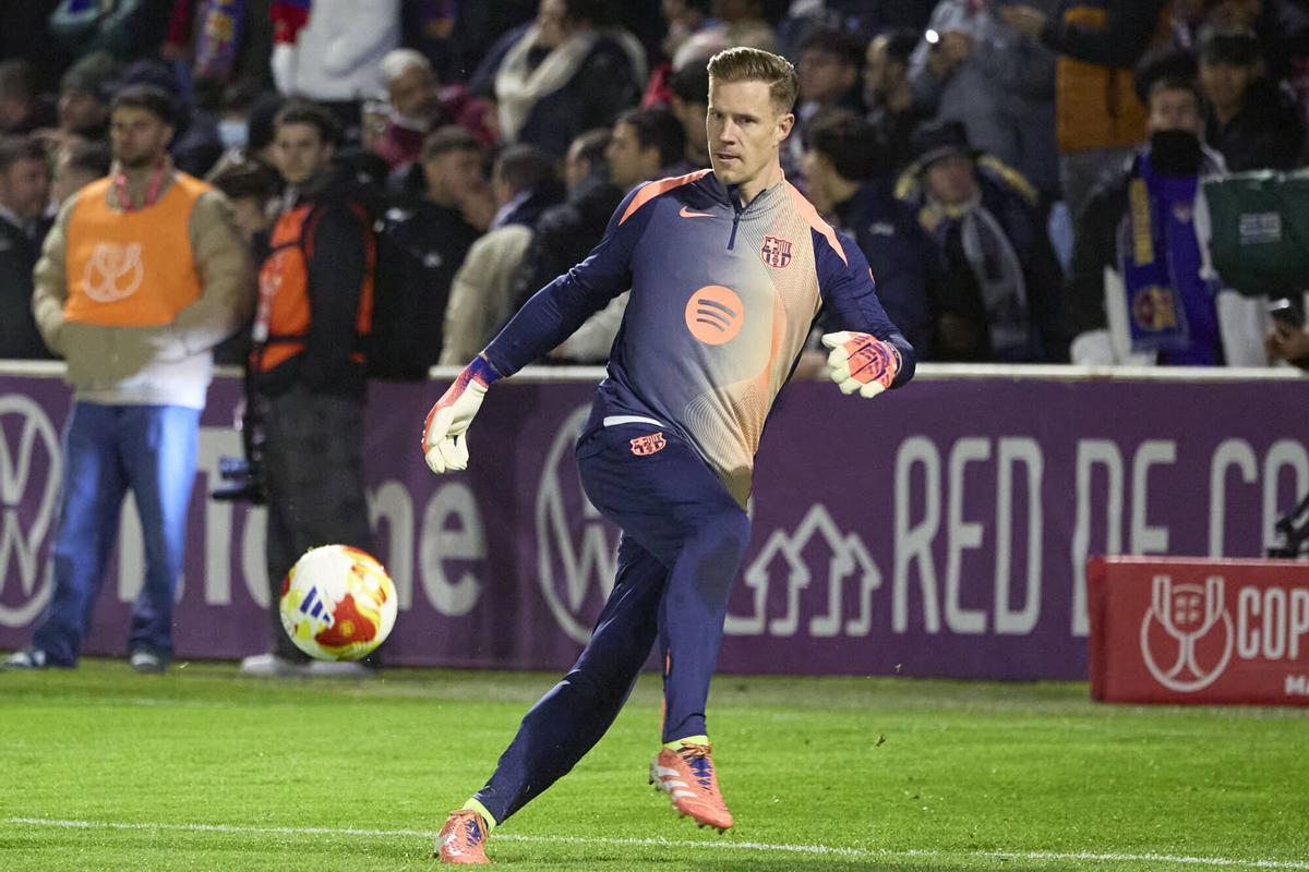 Ter Stegen durante la previa del Guadalajara - Barça de la Copa del Rey 2025/26