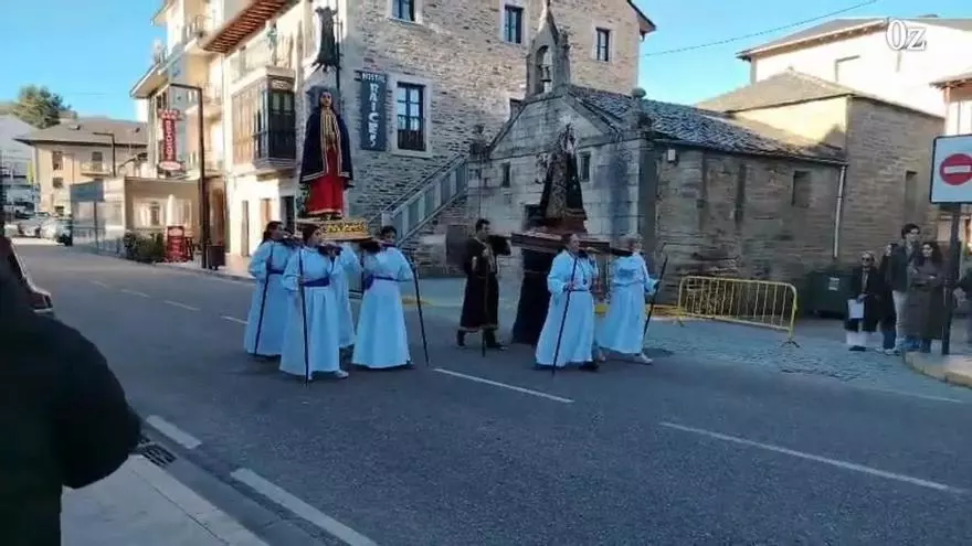 Puebla de Sanabria vive así su particular "Encuentro": San Juanico, El Nazareno y La Dolorosa