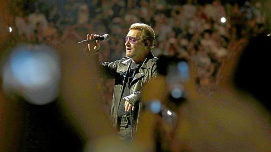 U2 engega amb força el primer dels quatre concerts a Barcelona