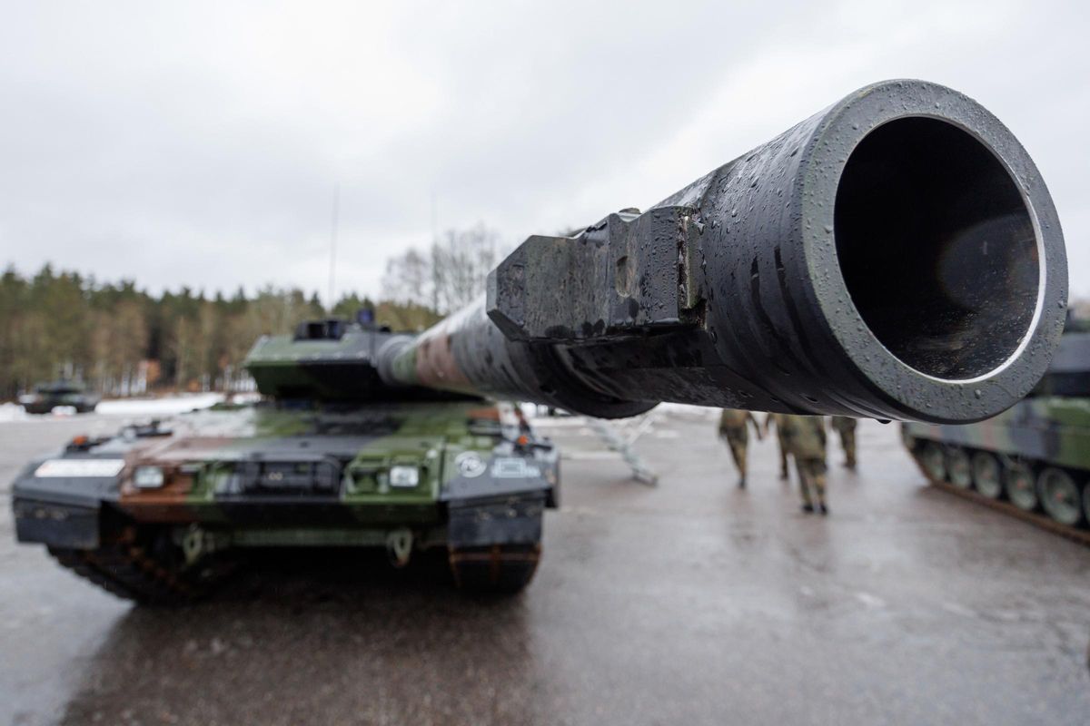 La nova cursa d’armaments, Tema del Diumenge La nova cursa d’armaments, Tema del Diumenge