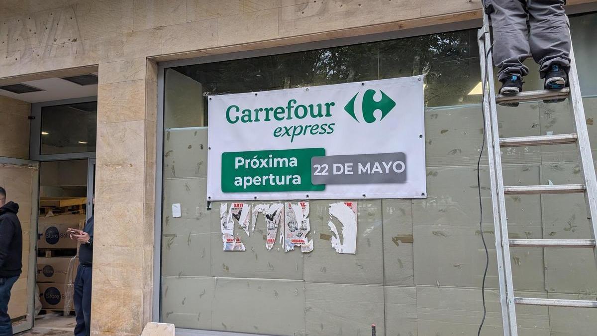 Cartel de apertura del Carrefour Express de Emile Robin