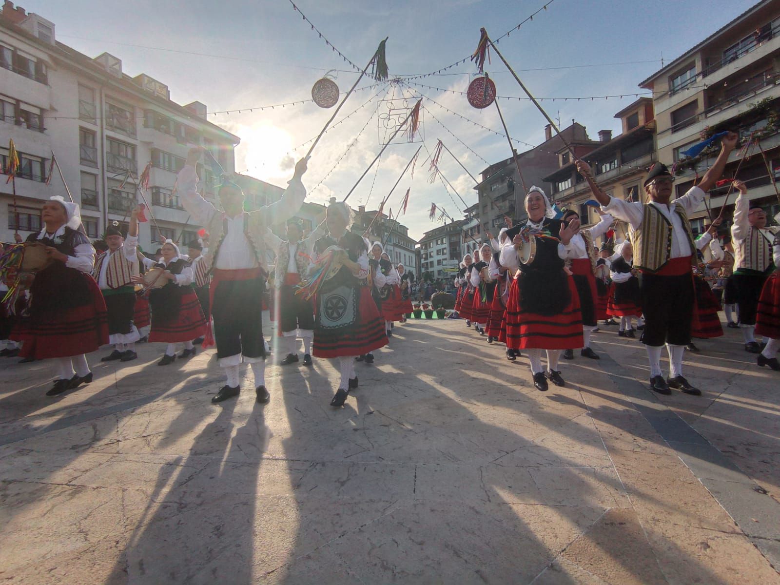 Villaviciosa descorcha "las fiestas de la normalidad" con el Festival de la Manzana