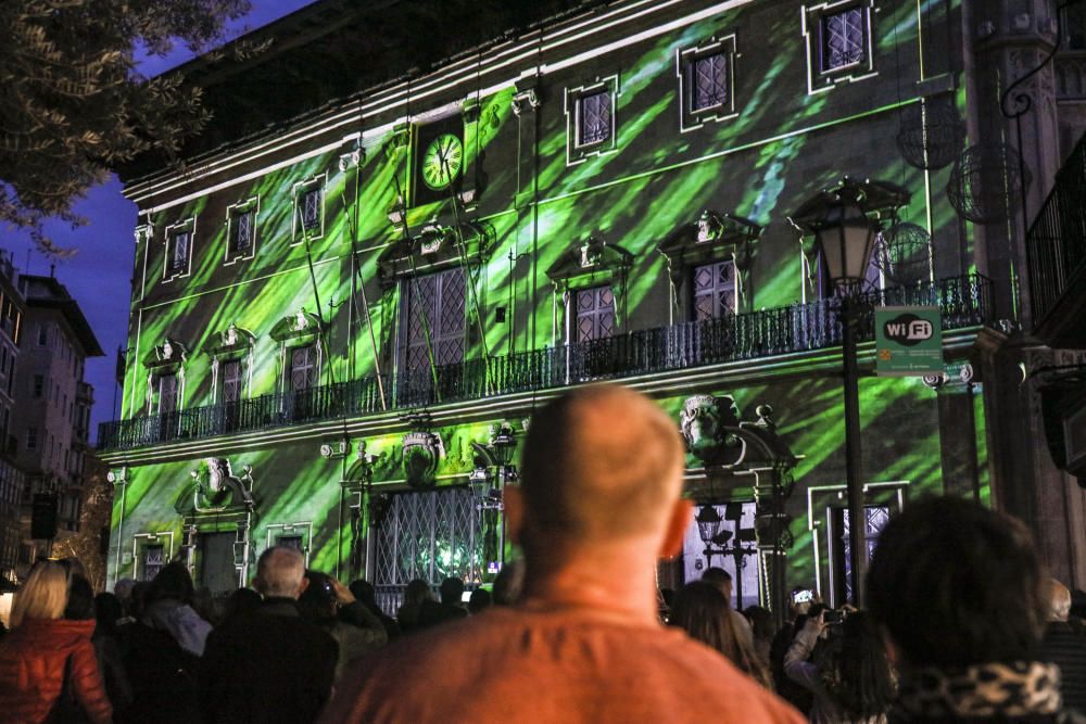 Palma "flipa" con el encendido de Navidad