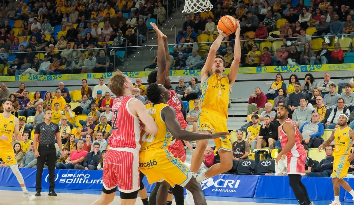 Brussino, en un tiro ante el UCAM Murcia en la primera vuelta