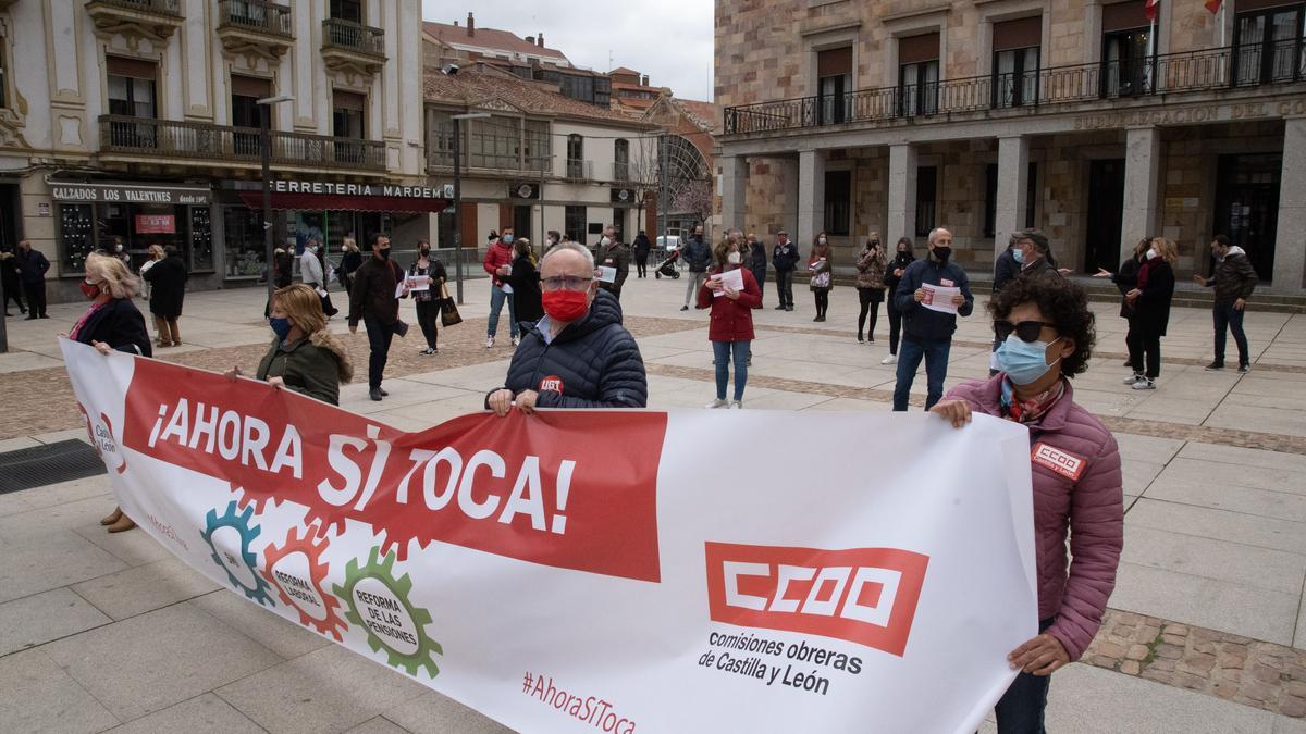 Manifestación de sindicatos, este 11 de marzo, frente a la Subdelegación del Gobierno.