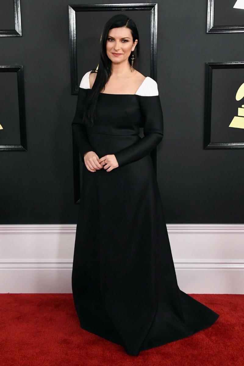 Premios Grammy 2017: Laura Pausini y su vestido de Valentino Couture