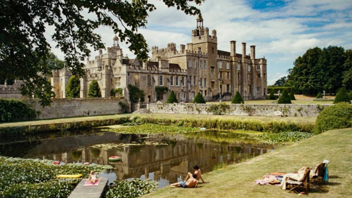 Así es la mansión de 'Saltburn', la espectacular finca medieval inglesa que casi seguro nunca podremos visitar