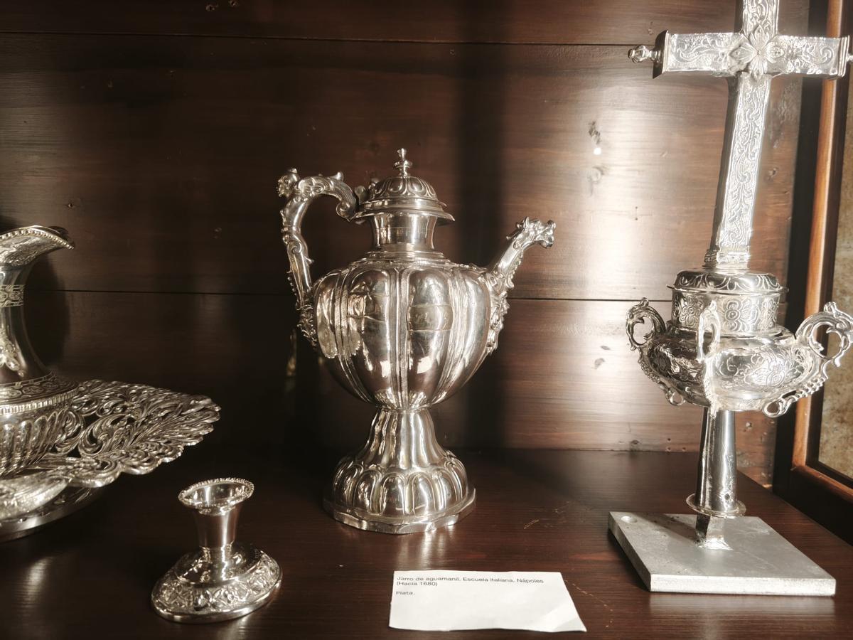 jarro de aguamanil de plata de la escuela italiana procedente de Nápoles de 1680.