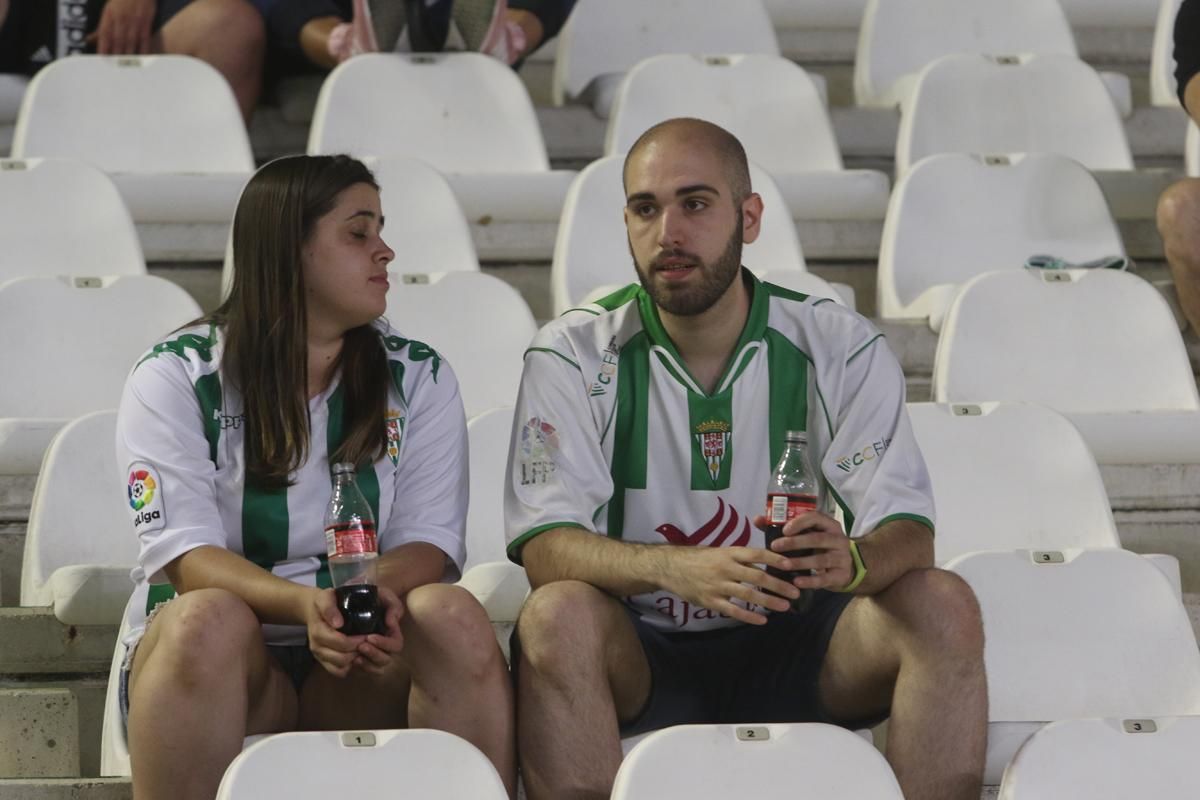 Aficionados en el encuentro de Copa del Rey