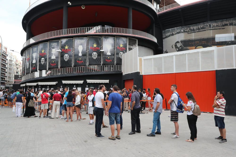 Anil Murthy, en las colas de Mestalla