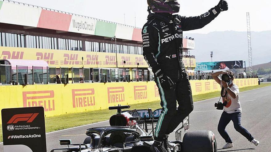 Hamilton torna  a fer la «pole»  al GP de la Toscana  i Sainz sortirà novè