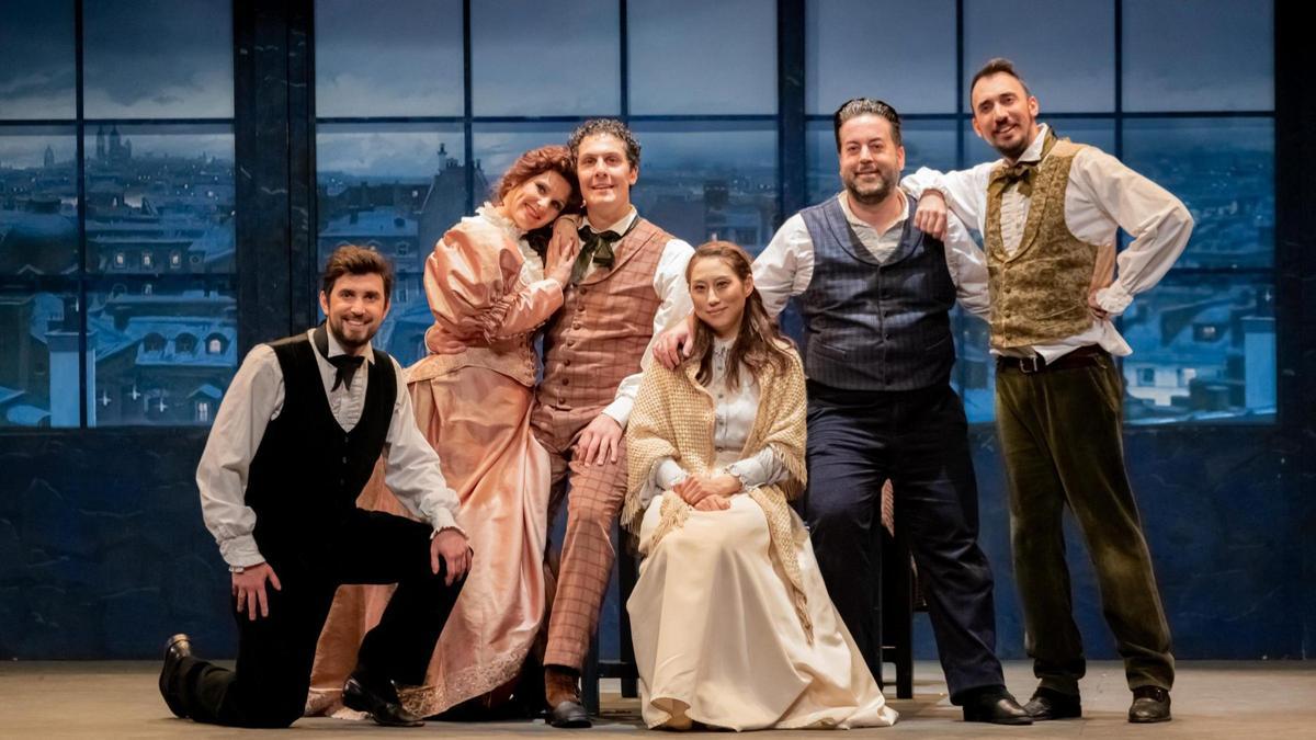 La prestigiosa compañía Ópera 2001, acompañada por el Coro Lírico Siciliano y su propia orquesta sinfónica, protagonistan 'La Bohème' en la Vall d'Uixó.
