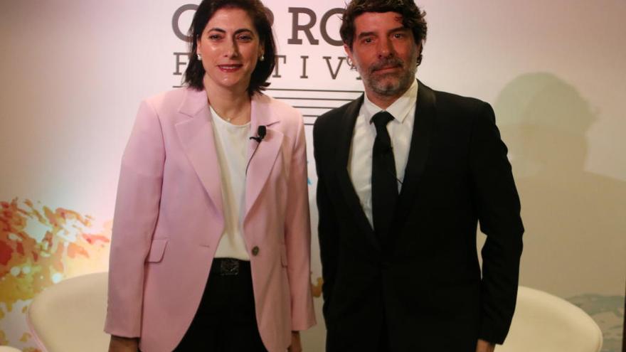 La directora executiva de CaixaBank, María Luisa Martínez Gistau i el director del Festival de Cap Roig, Juli Guiu