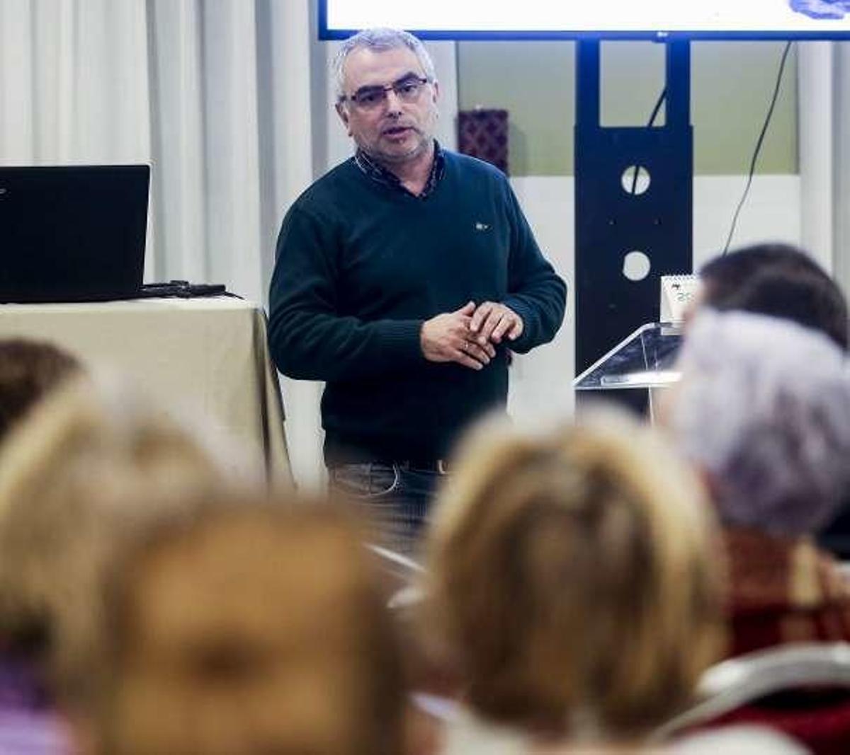 Una conferencia sobre educación ambiental abre un ciclo en La Serrana