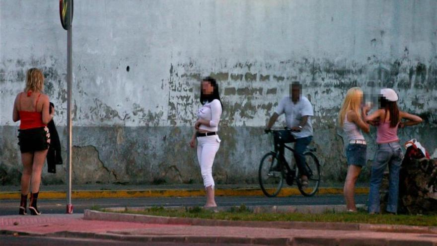 Extremadura aborda la trata de mujeres y los 'loverboys'