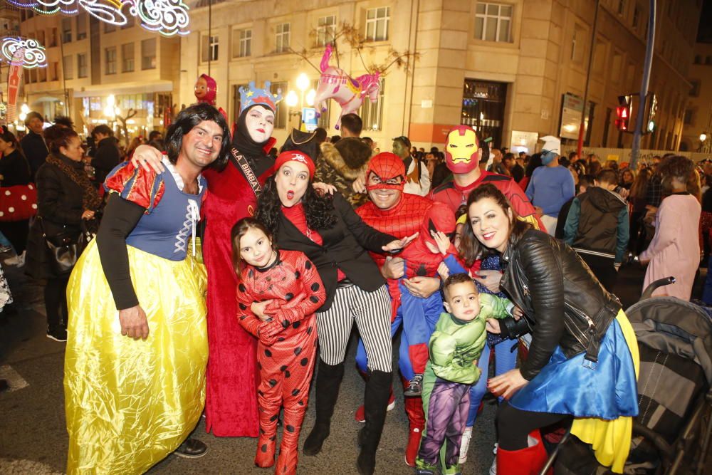 La Rambla de Alicante se llena de disfraces por el Carnaval 2019