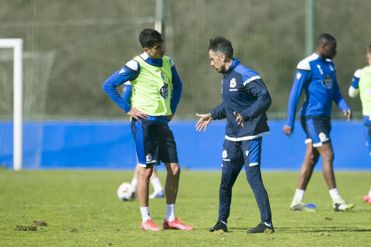 Diego Villares, junto a Rubén de la Barrera, el técnico con el que debutó en 2021