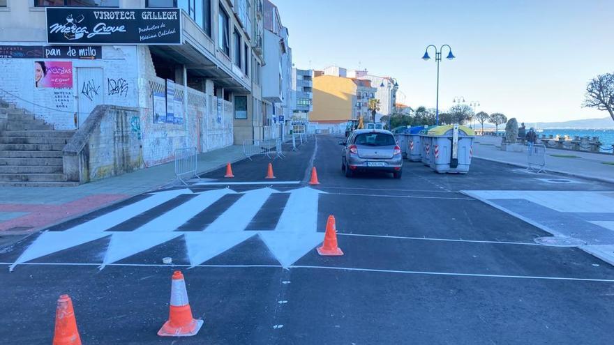 El pintado de la reformada avenida de Beiramar, que pasa a estar provista de dos carriles.