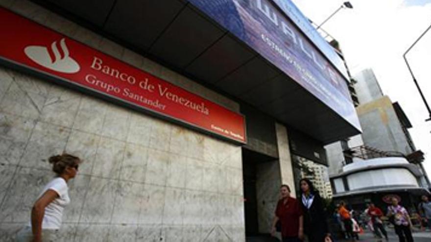 El Santander confirma que está negociando la venta de su filial en Venezuela