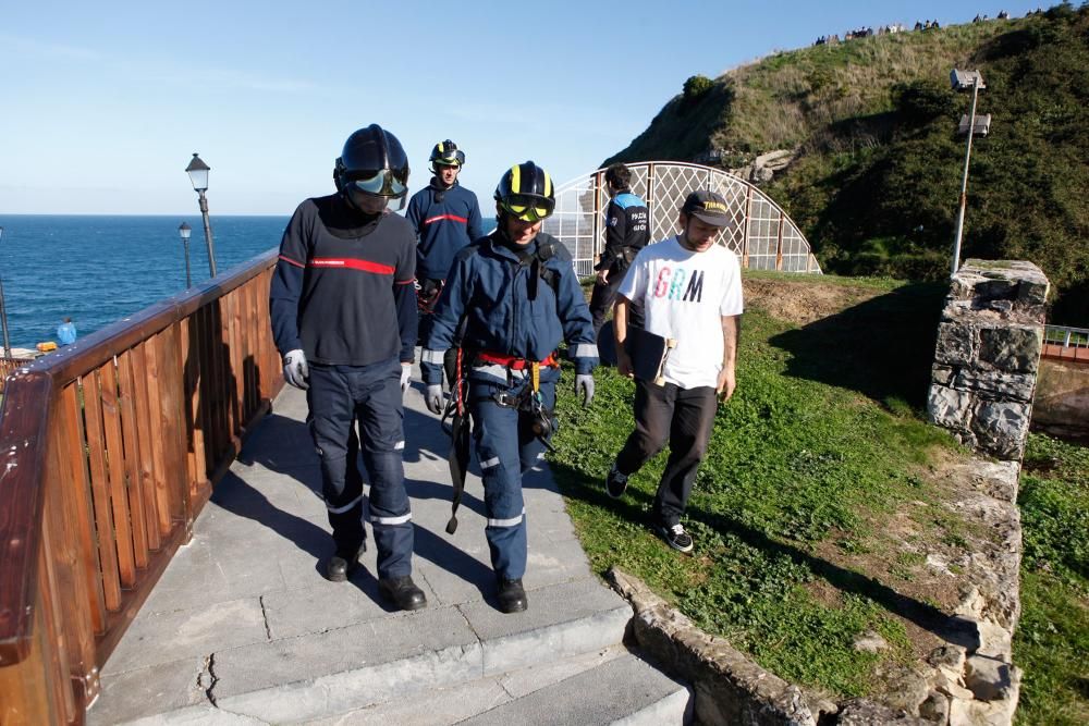 Despliegue en el Cerro de Santa Catalina para rescatrar el cadáver de una mujer