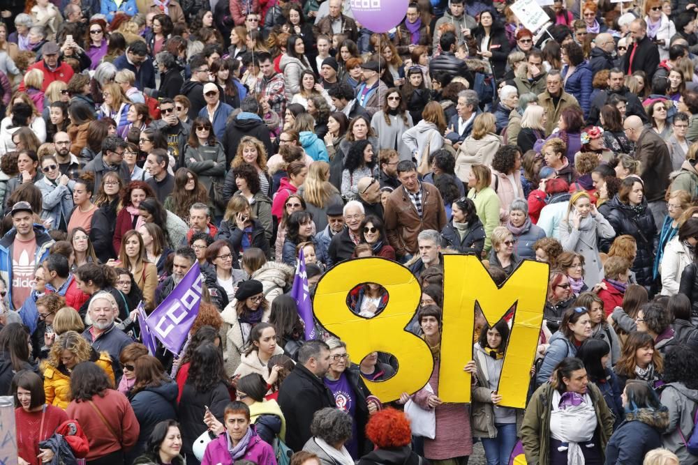 8-M en Asturias: Concentración feminista en la plaza mayor de Gijón