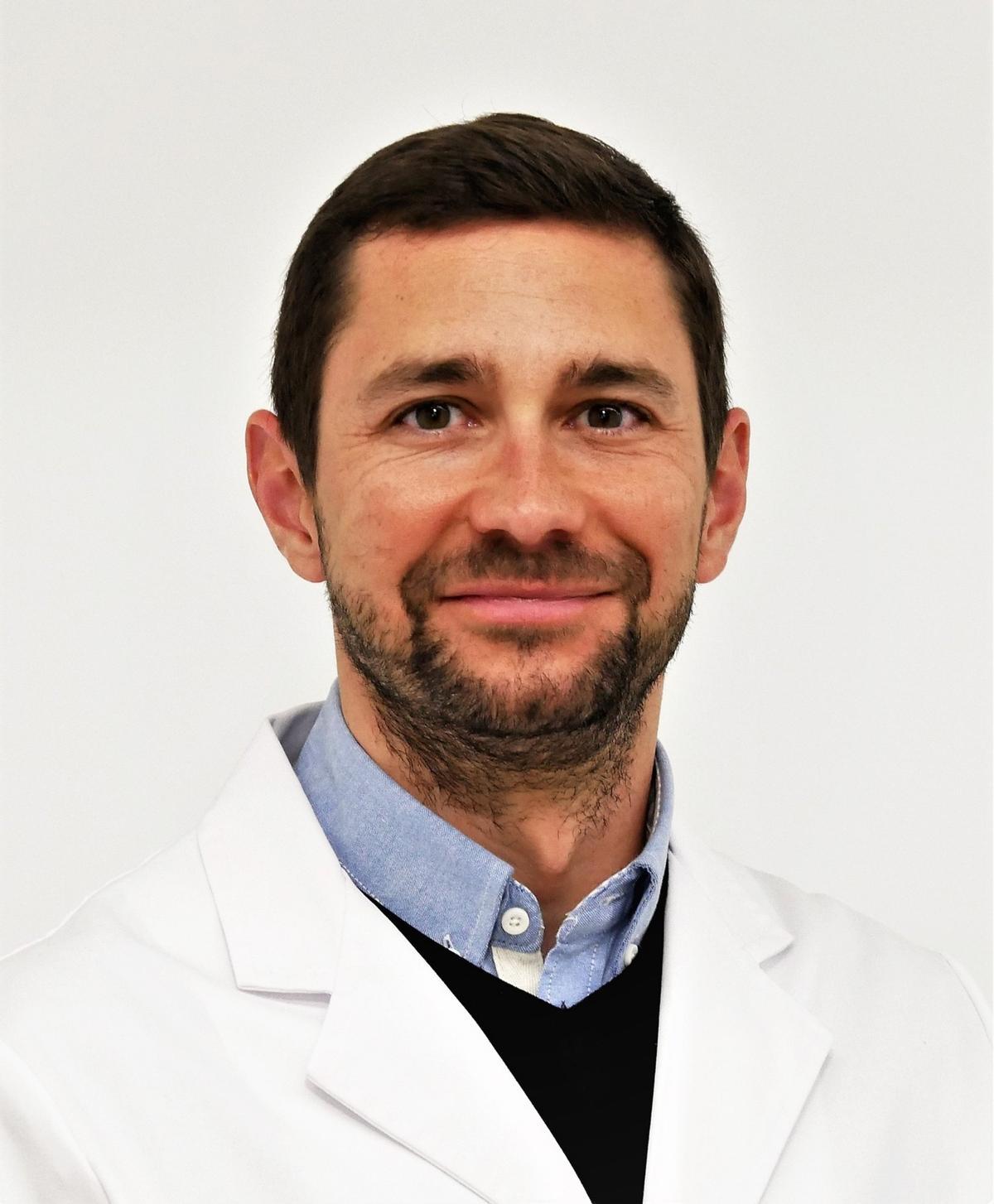 Dr. Alberto Bailez, traumatólogo especialista de la unidad de pie y tobillo de Lenox Corachan