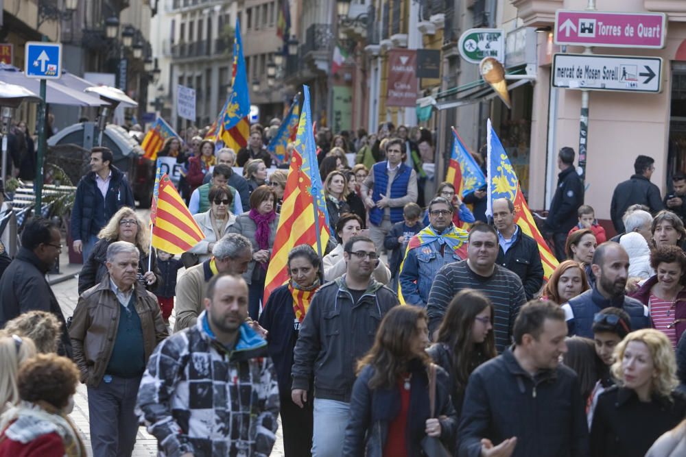 Manifestación en València contra el plurilingüismo