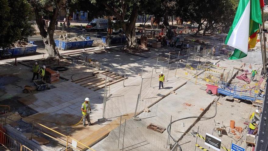 Las obras del metro en la acera norte de la Alameda.