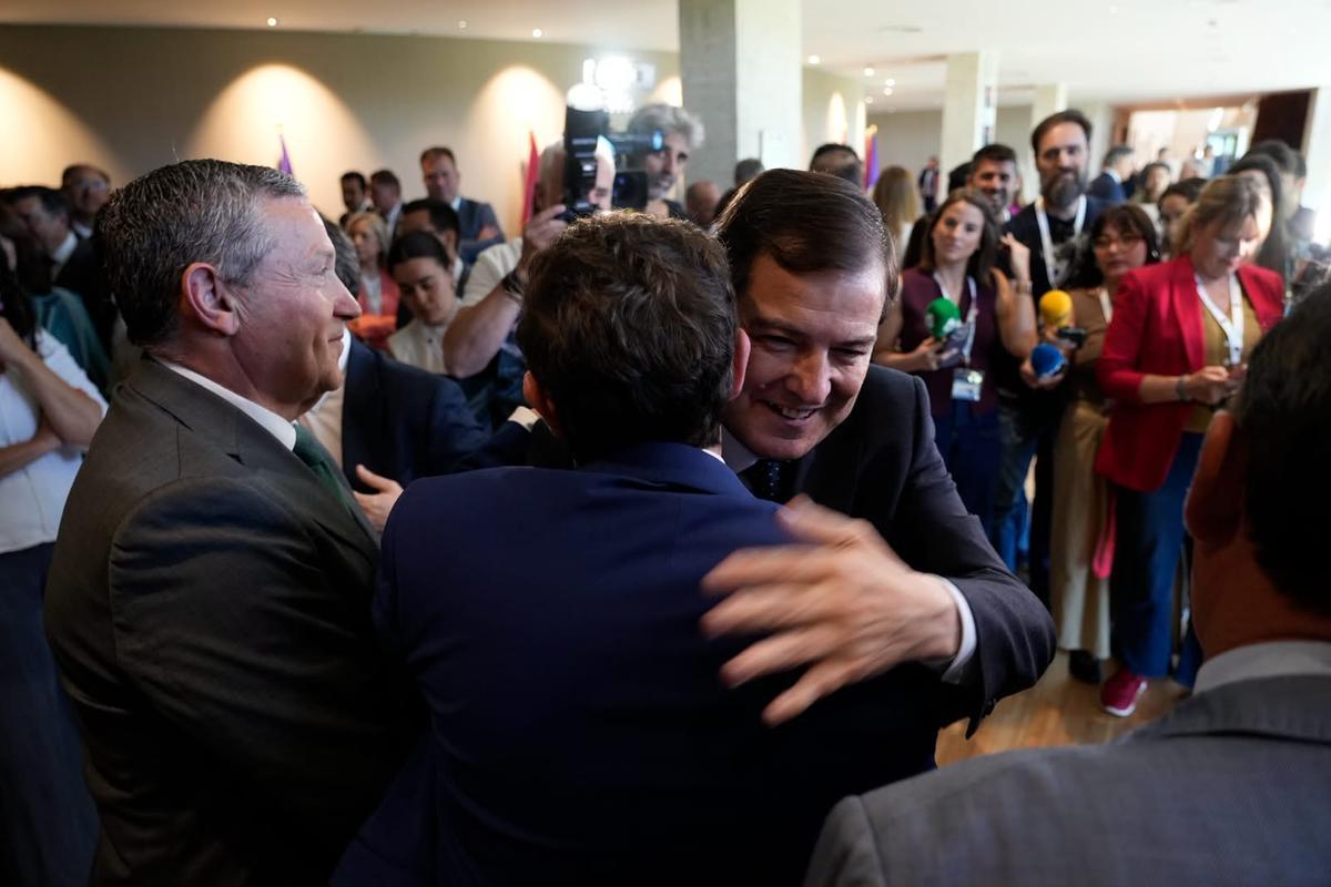Mañueco junto a Javier Faúndez, presidente de la Diputación de Zamora.
