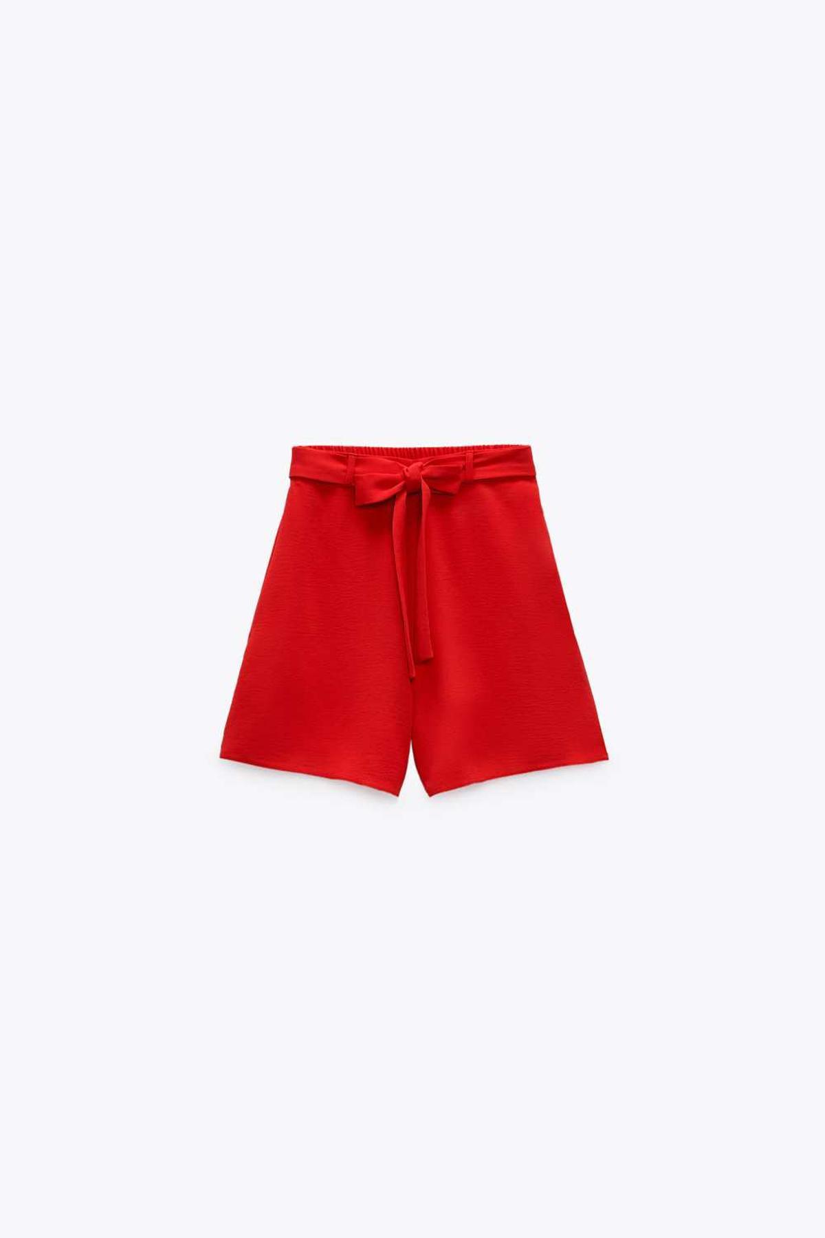 Bermuda con lazada roja de Zara