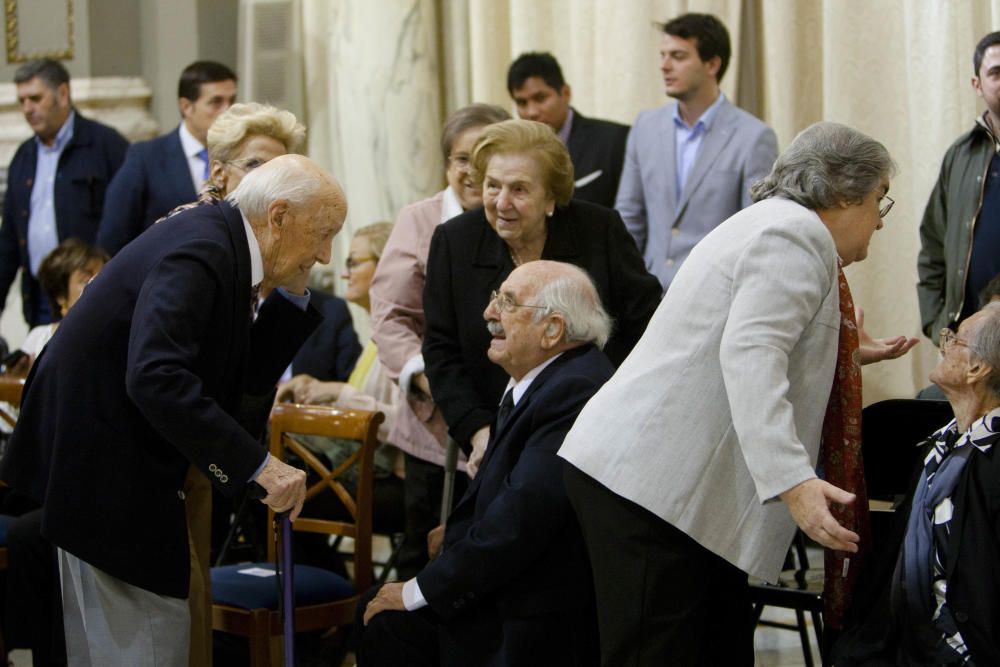 Homenaje a los 25 vecinos centenarios de Valencia