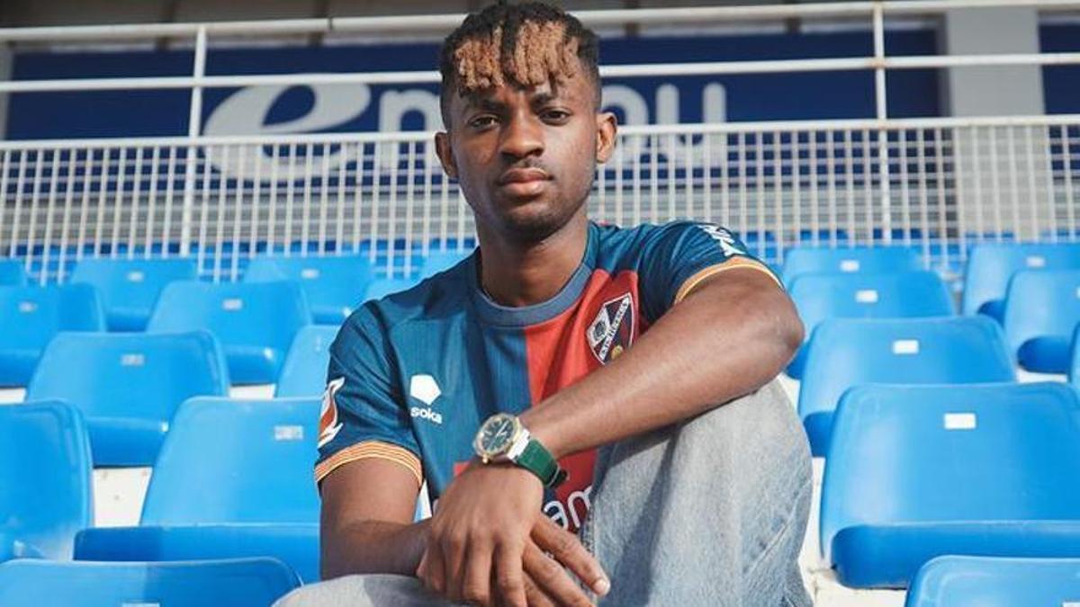 Efe Aghama, en el estadio de El Alcoraz.