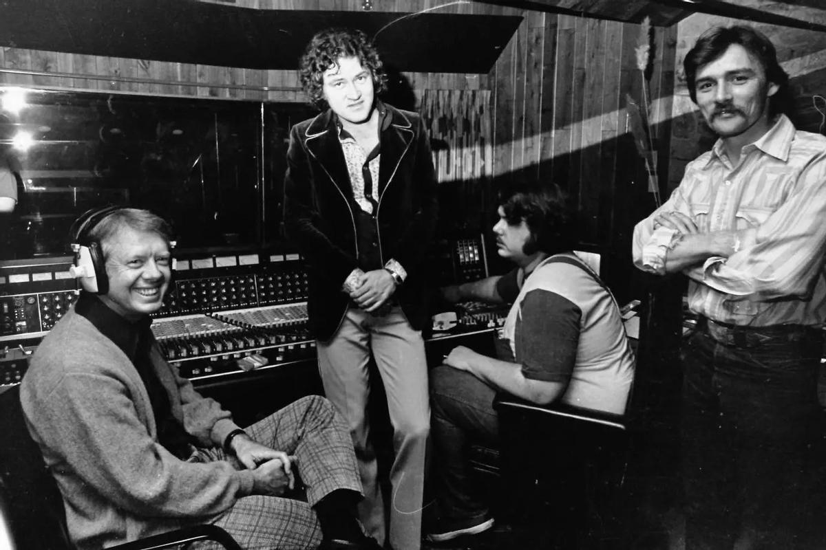 Jimmy Carter, en el estudio de grabación con Phil Walden y el guitarrista Dickie Betts (Allman Brothers Band).