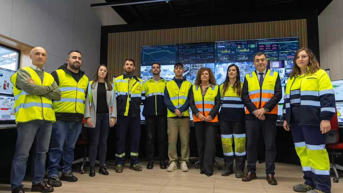 Román Rodríguez visita Finsa y destaca su "importante colaboración" con la Formación Profesional