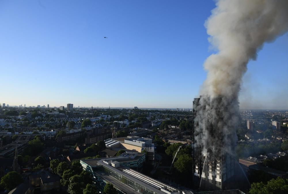 Incendio en un edificio de 24 plantas en Londres