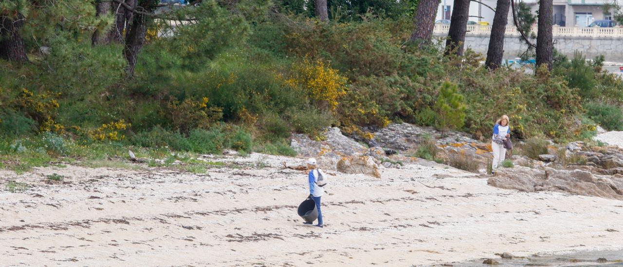 Limpieza de basura marina en la isla de Cortegada dentro del programa Plancton