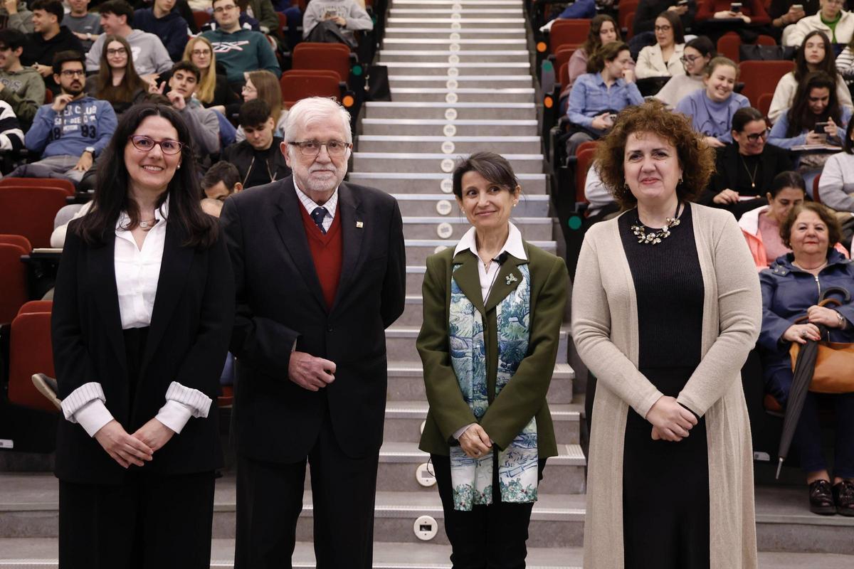 Inmaculada Tasset, Rafael Solana, Ana María Cuervo y María Paz Aguilar, este miércoles en Córdoba.