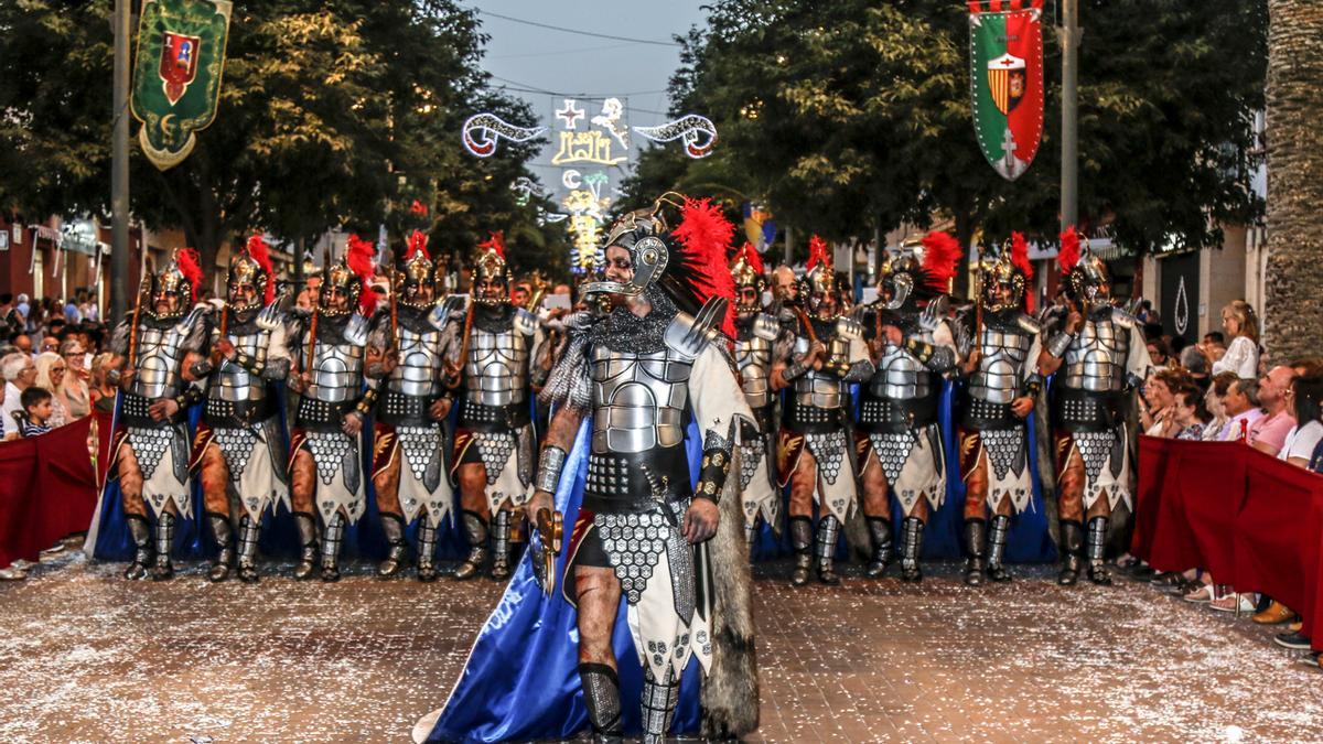 Entradas de Moros y Cristianos de las fiestas de 2019, un desfile que destaca por sus espectaculares trajes.