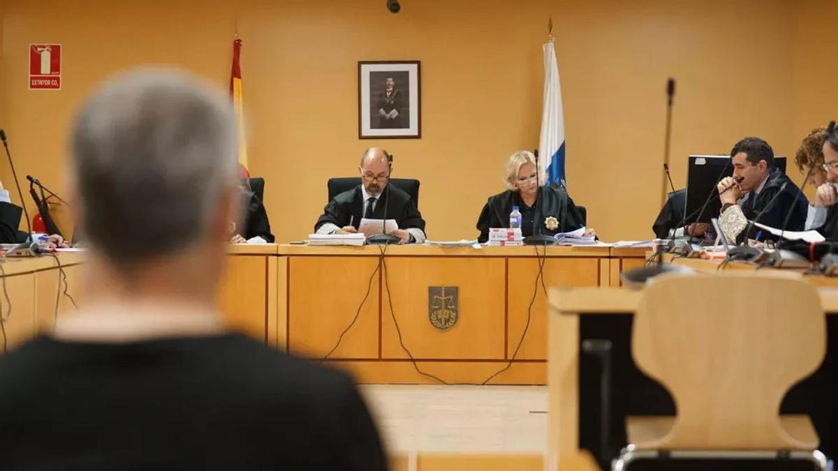 Imagen de archivo de un juicio en la Audiencia Provincial de Santa Cruz de Tenerife. | E. D.