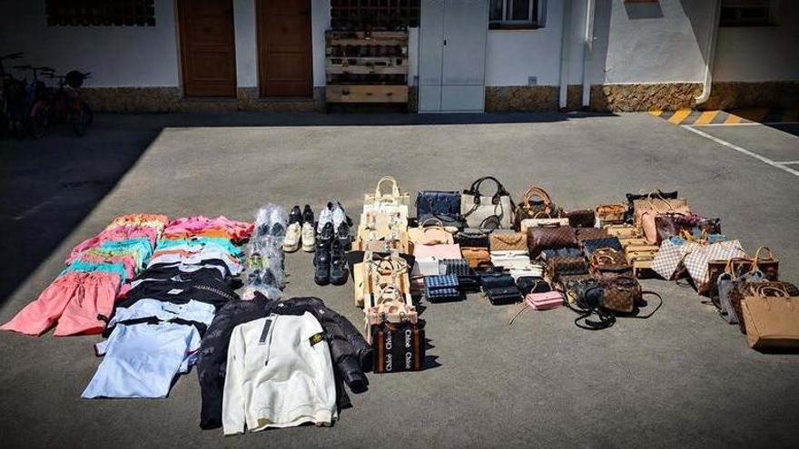 Intervenen productes falsificats valorats en 220.000 euros en tres botigues de l'Estartit