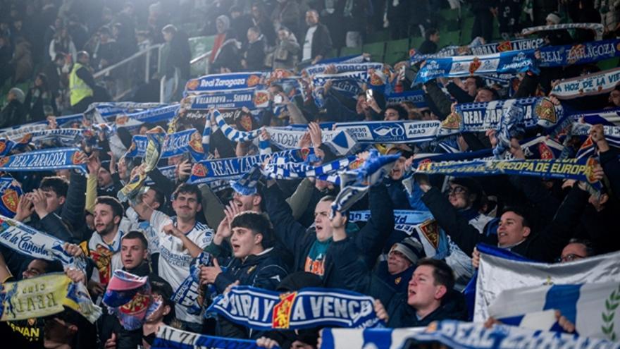 Vídeo | La afición del Real Zaragoza, enloquecida tras la victoria en Santander