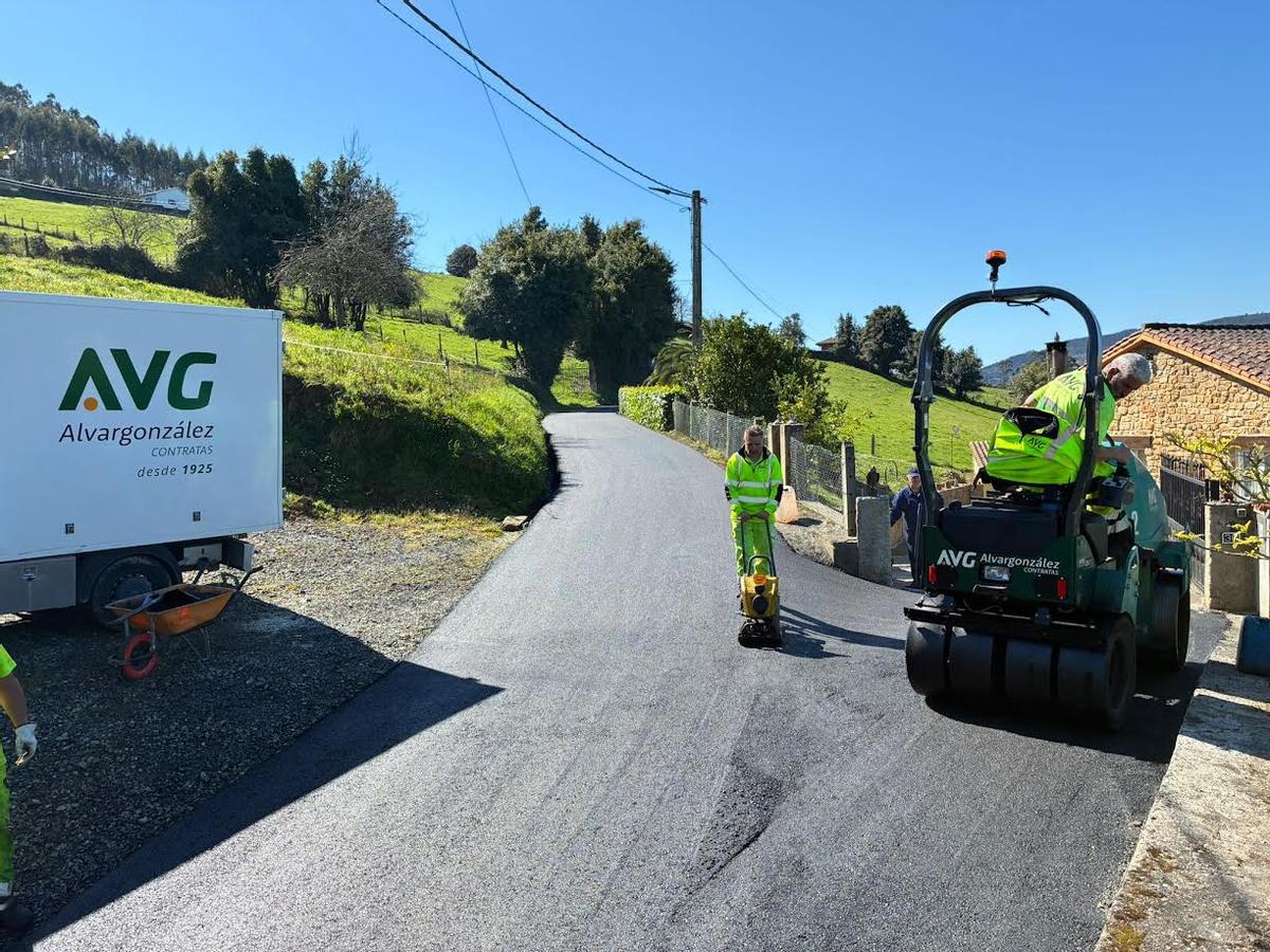 Las obras en uno de los caminos incluidos en el plan.