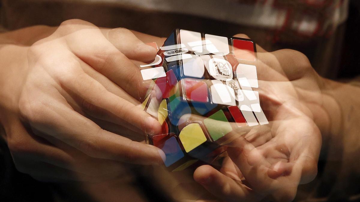 Der „Zauberwürfel“ heißt auf Spanisch „el cubo de Rubik“.