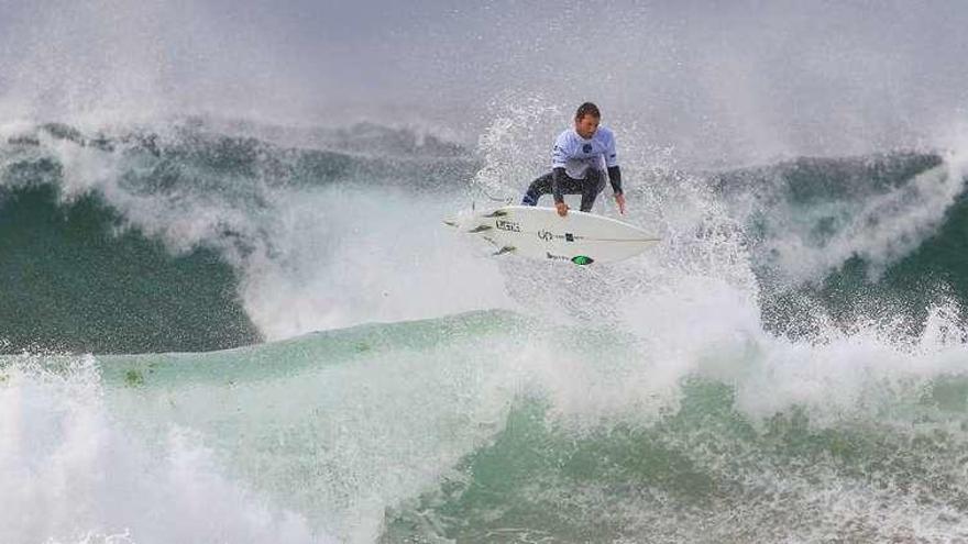 Olas de campeonato y mangas espectaculares en Pantín Classic