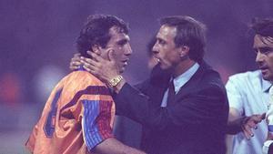 Johan Cruyff animando a Hristo Stoichkov durante la final de la Copa de Europa en Wembley contra la Sampdoria el 20 de mayo de 1992