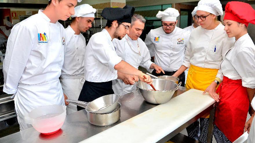 Estudiantes de FP del IES Faro de Maspalomas participantes en el programa Erasmus +.